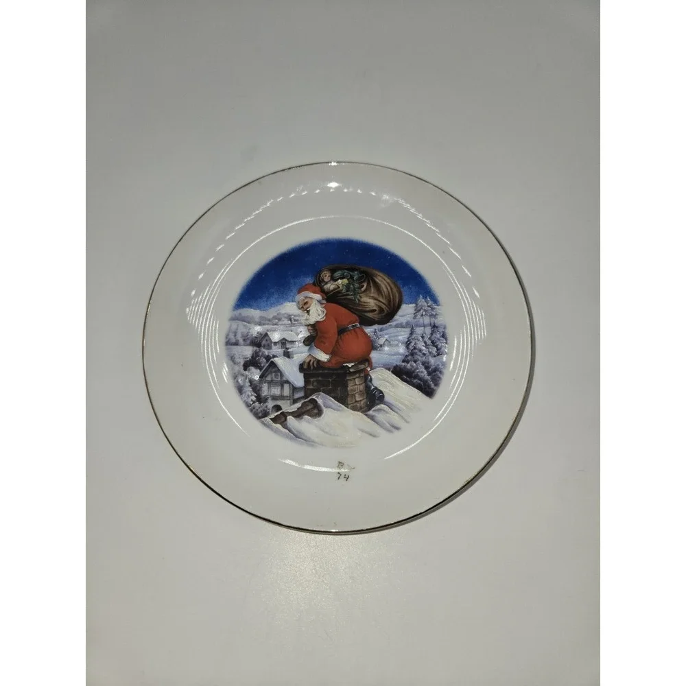 Vintage Christmas 1974 Hand Painted Santa‎ Claus Plate 6-3/8